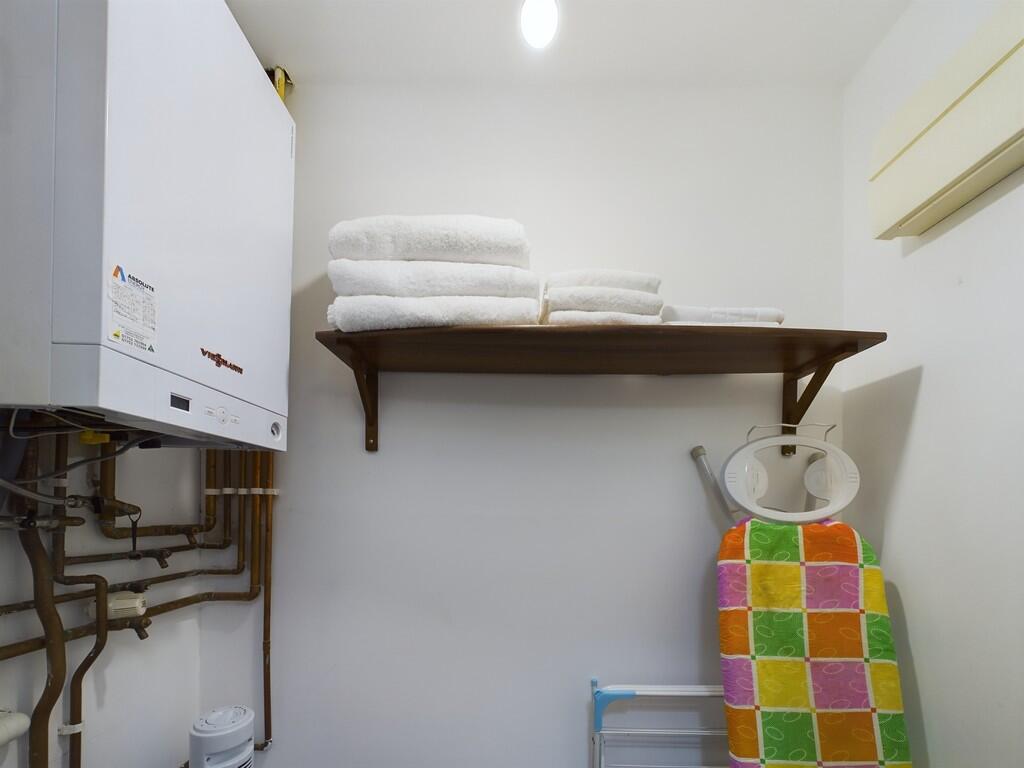 CAM02089G0-PR0415...