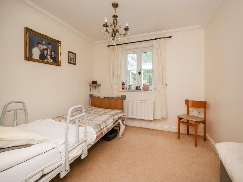 6RectoryClose Bed...