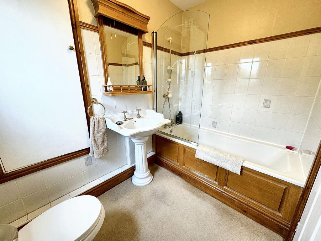 Master Bedroom En-suite