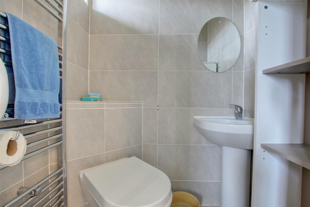 SEPARATE WC