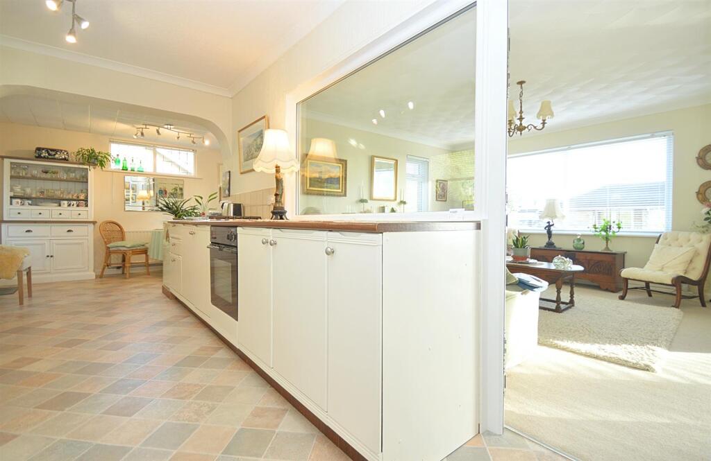 resizedKitchen1.jpg