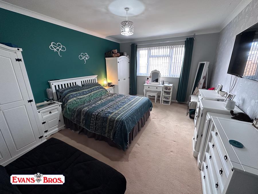 MAIN BEDROOM 1