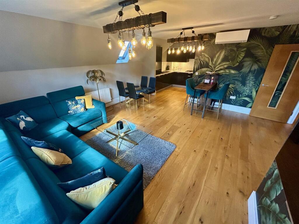 lounge 1.jpg