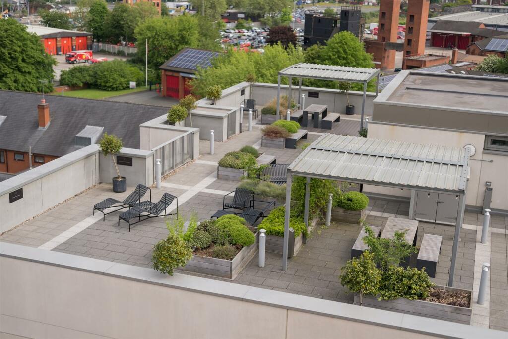 Roof Terrace 2.jpeg