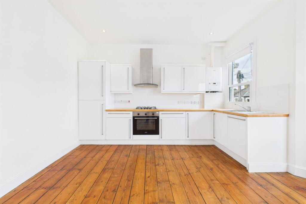 Kitchen / Living roo