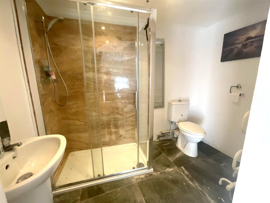 Annexe Shower Room