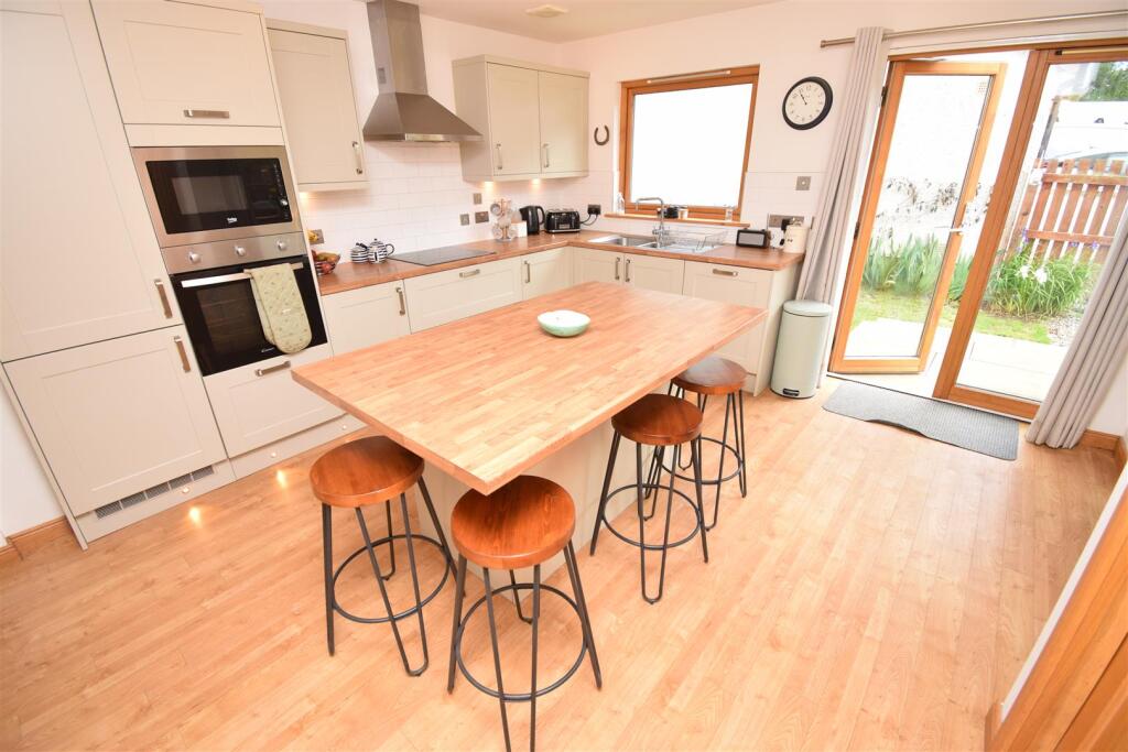KITCHEN-BREAKFAST ROOM.JPG