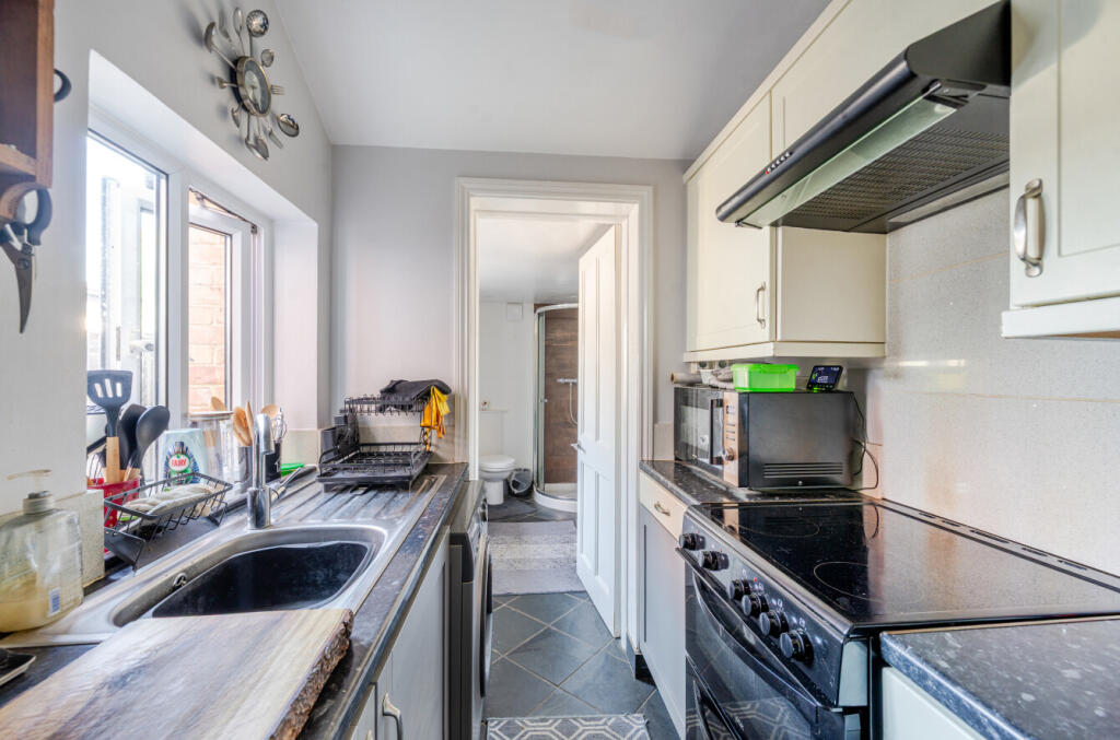 1309704-12-6852df...