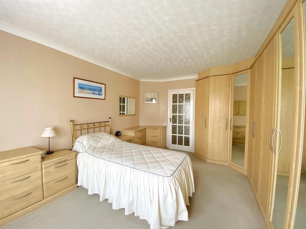 5 Grenada - Bed2.jpg