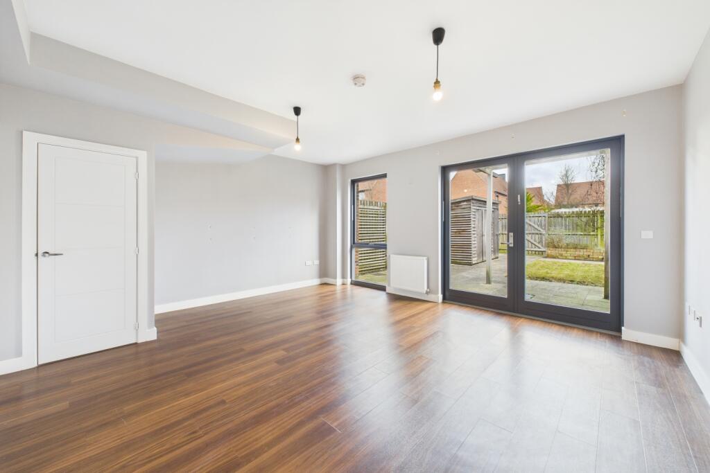 CAM03162G0-PR0225-STILL004