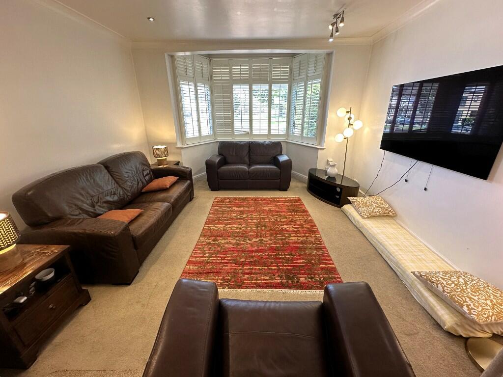 RECP/THRU LOUNGE (A)