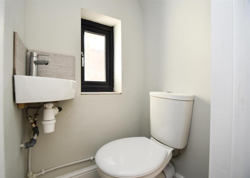 19 Blackburn Avenue- WC.jpg