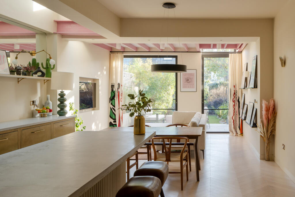 242607 - Wellington Road, London E11 - high res...