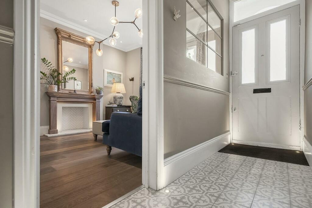 Hallway (1).jpg