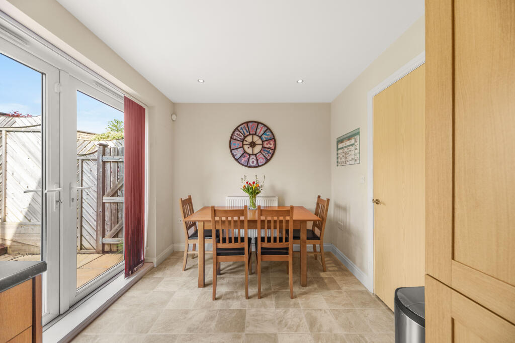 Dining area (1st floor)