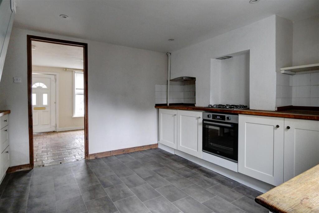Kitchen 2.jpg