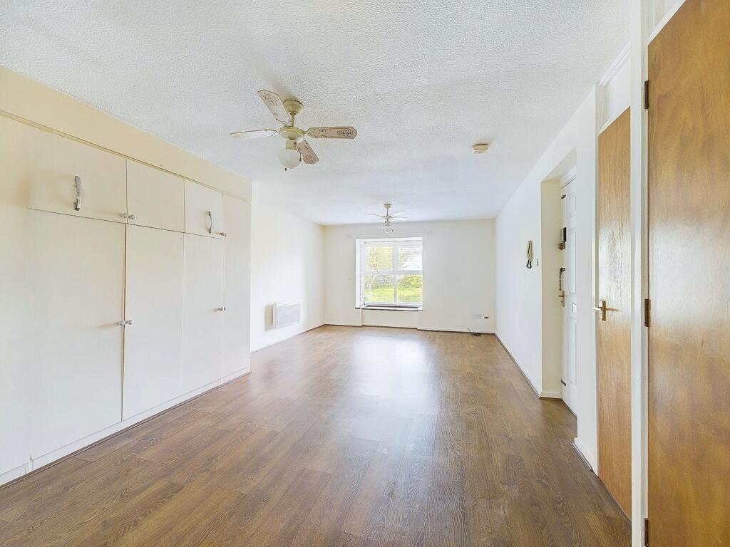 CAM01543G0-PR0027-STILL003