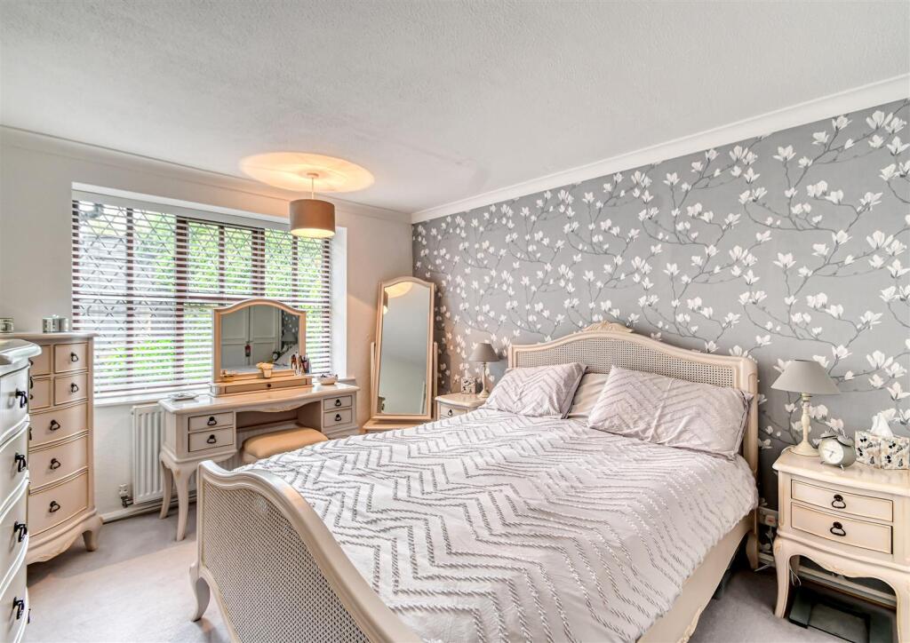 1 Manor House Close-16.jpg