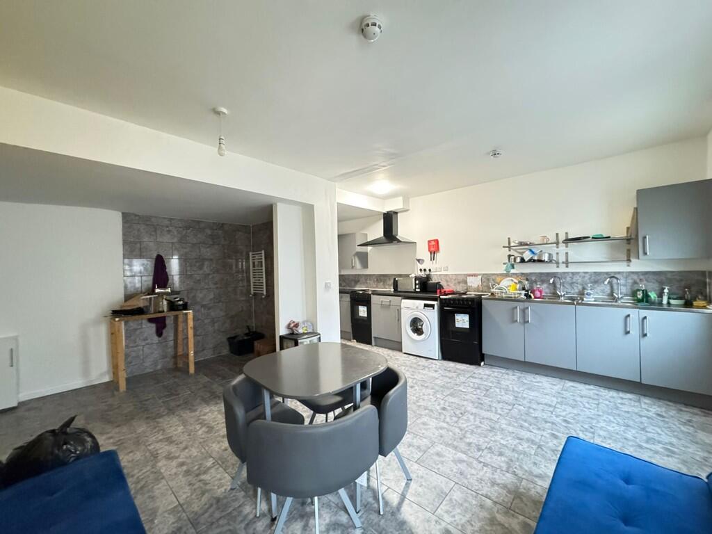 ROOM - Fernbank A...