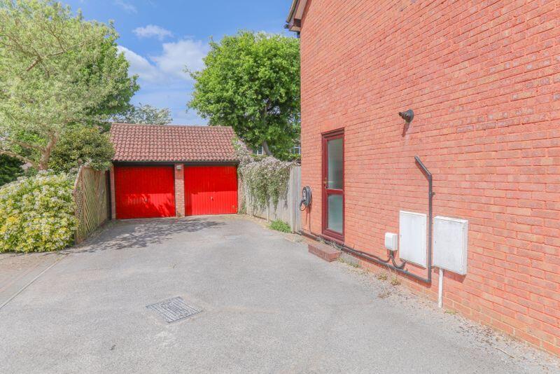 Double garage &amp; driveway