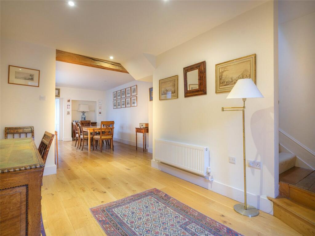 Hall / Dining Area