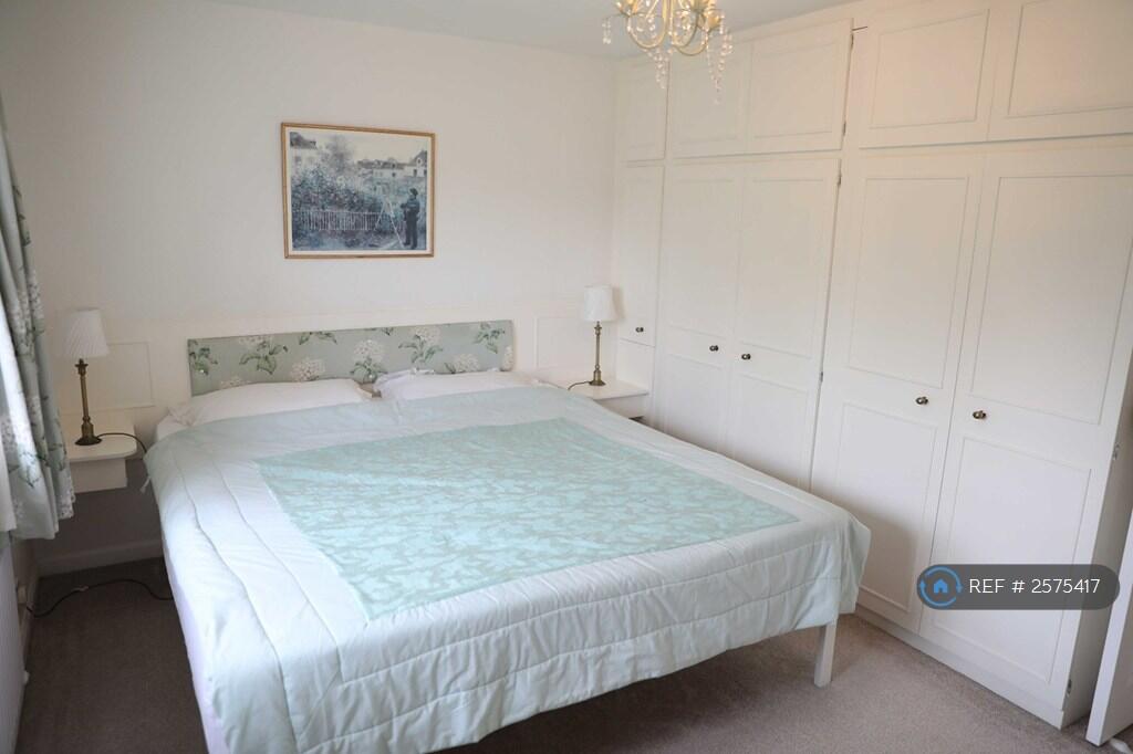 Super King  Bed In Master Suite