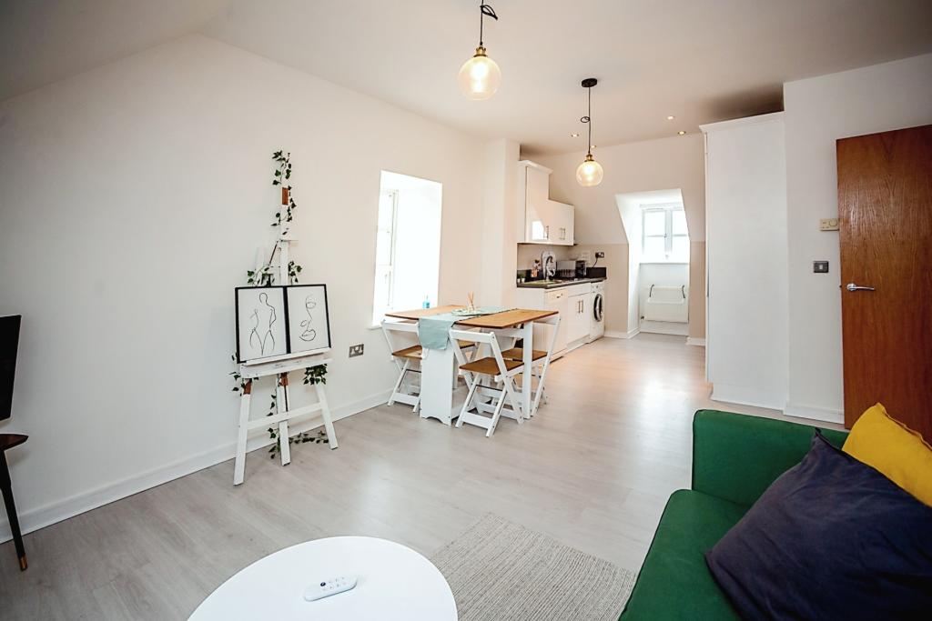 Lounge/Dining Room