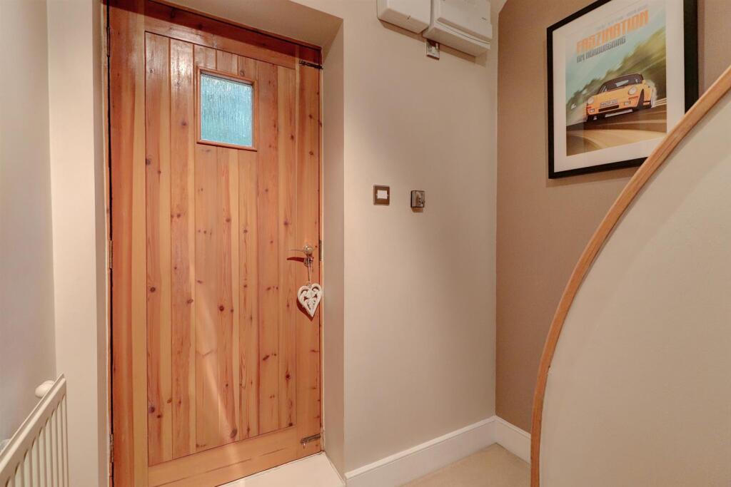 1st Floor Landing &amp; Rear Access