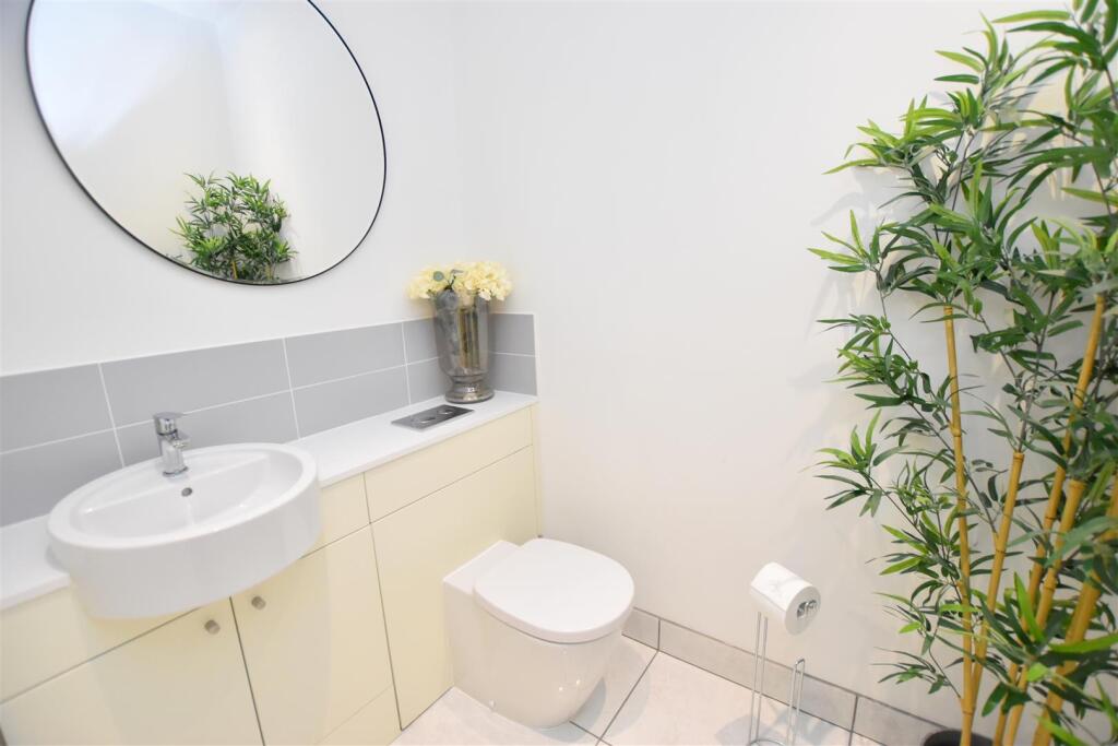 CLOAKROOM/WC