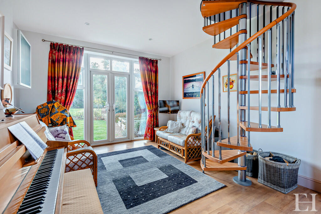 8629705-interior1...