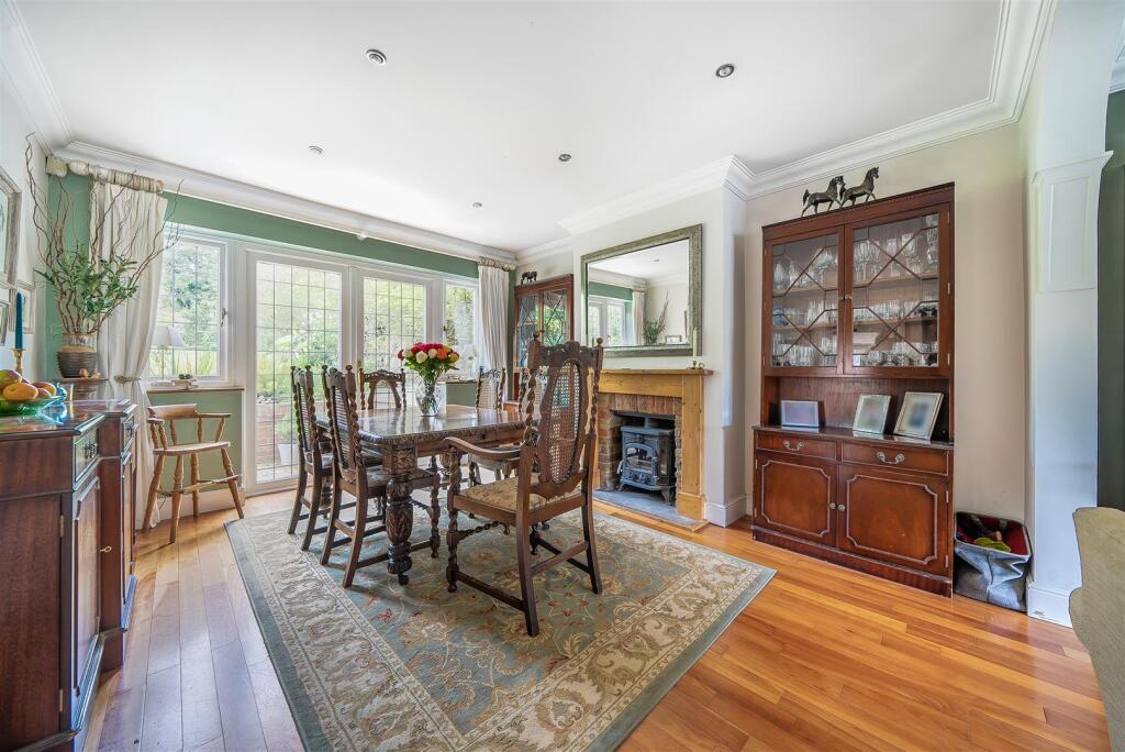 Dining Area.jpg