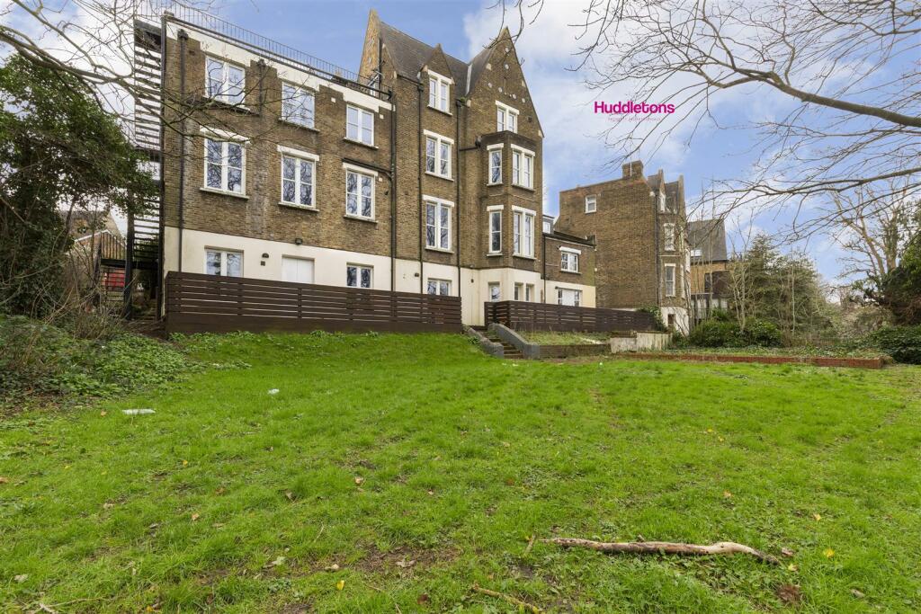 F2, 19 Crescent Road - 15.jpg