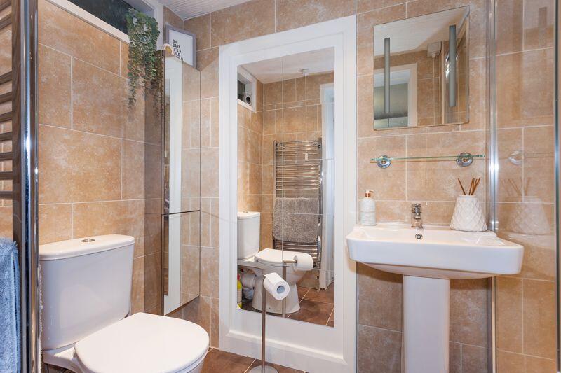 EN SUITE 