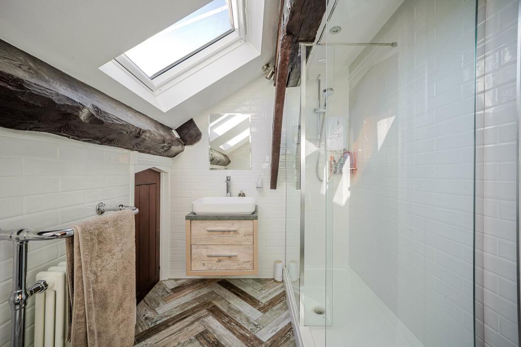 MAIN BATHROOM