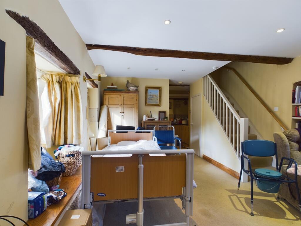 CAM01740G0-PR0337-STILL009