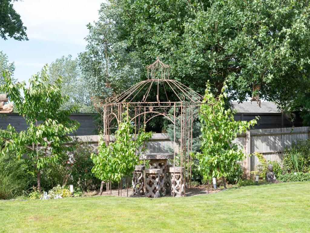 32 Studley Gardens-22.jpg