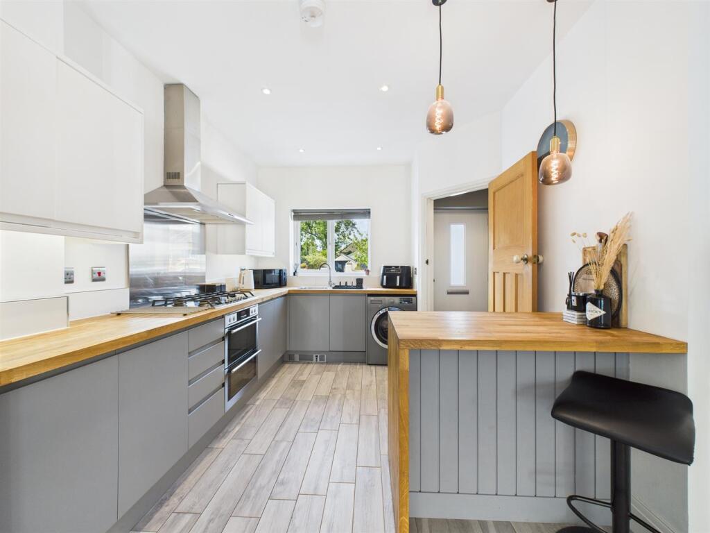 Living/Kitchen Area