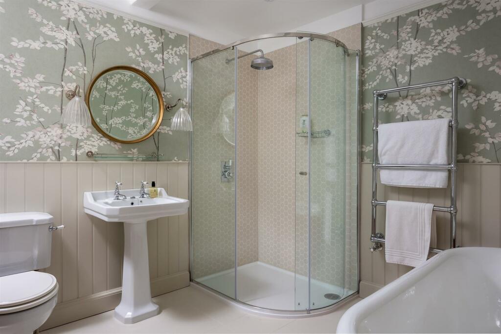 53 - Overbutterrow House - GL5 5BP - Web.jpg