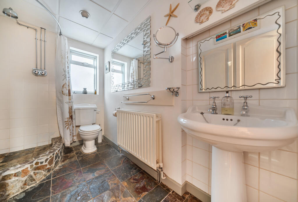 1387044-15-693983...