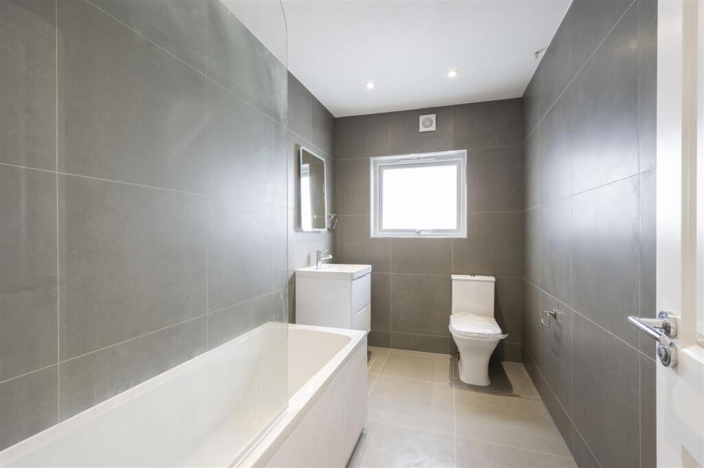 Flat 1, 80 Durham Road,12.jpg