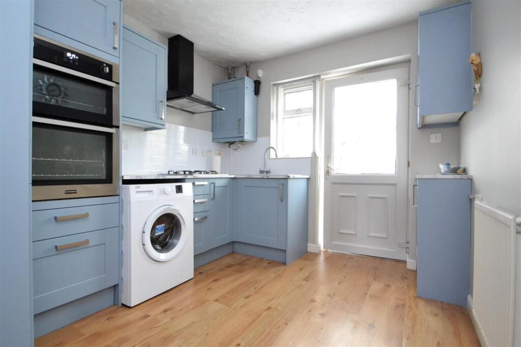 Kitchen a.JPG