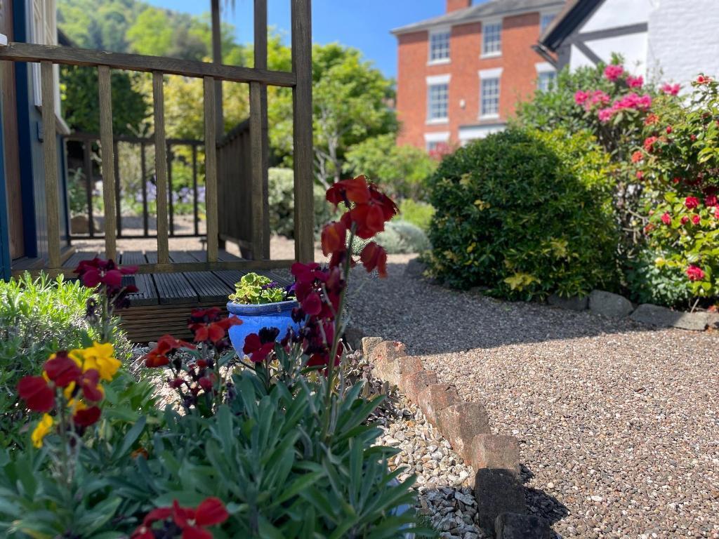 Pretty gardens and summer house