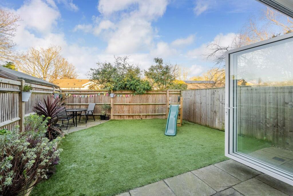 ST GILES CLOSE (11).jpg