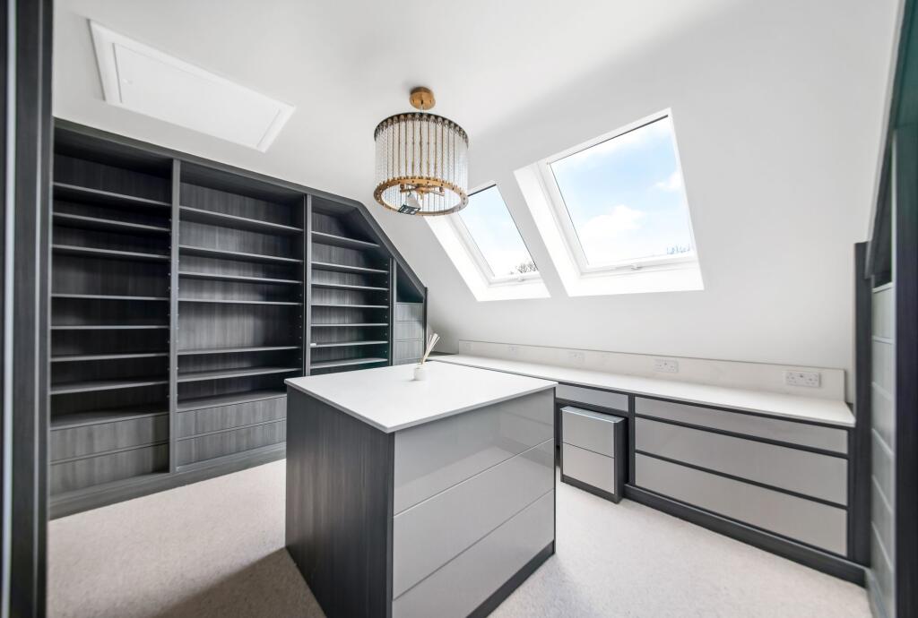 BEDROOM FIVE / DRESSING ROOM