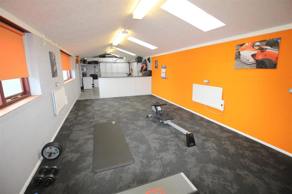 Mayfield Rd, 121, garage 2.JPG
