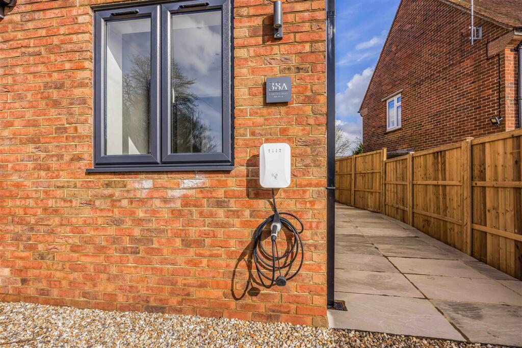 38a Five Heads Road, Horndean-Small-PorticoMarketi