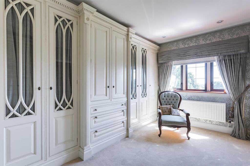 Walk-in Wardrobe