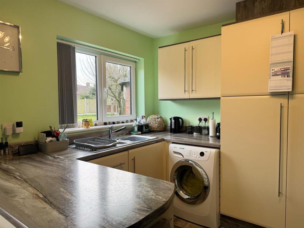 Kitchen (3).jpg