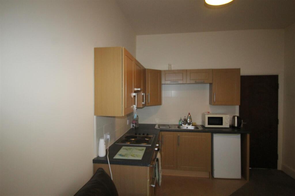 Open plan kitchen / lounge