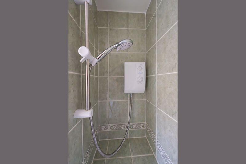 EN SUITE SHOWER AREA
